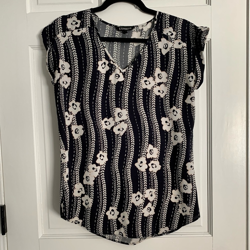 Express Short Sleeve V-Neck Blouse